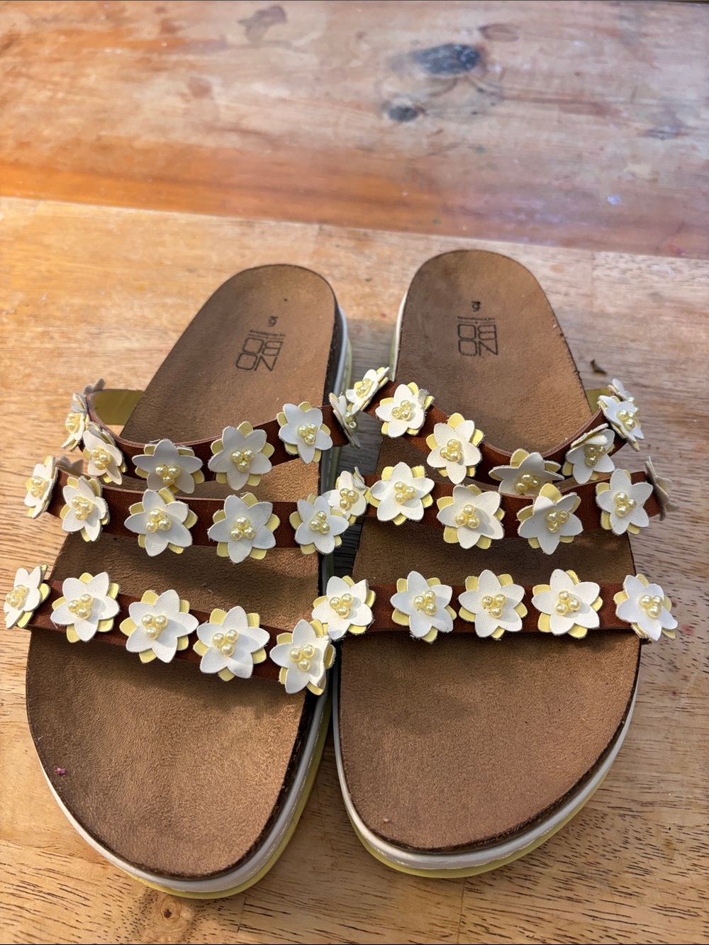 Women’s Floral Triple-Strap Slide Sandals - White & Brown size 6